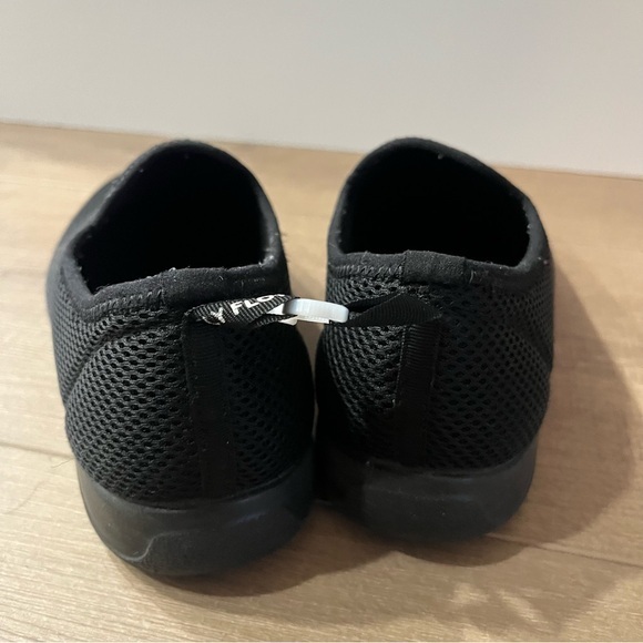 Fly‎ Flot Women 39 Black Mesh PlumTech Covered Full Water Shoes Italy Slip On - Picture 2 of 11